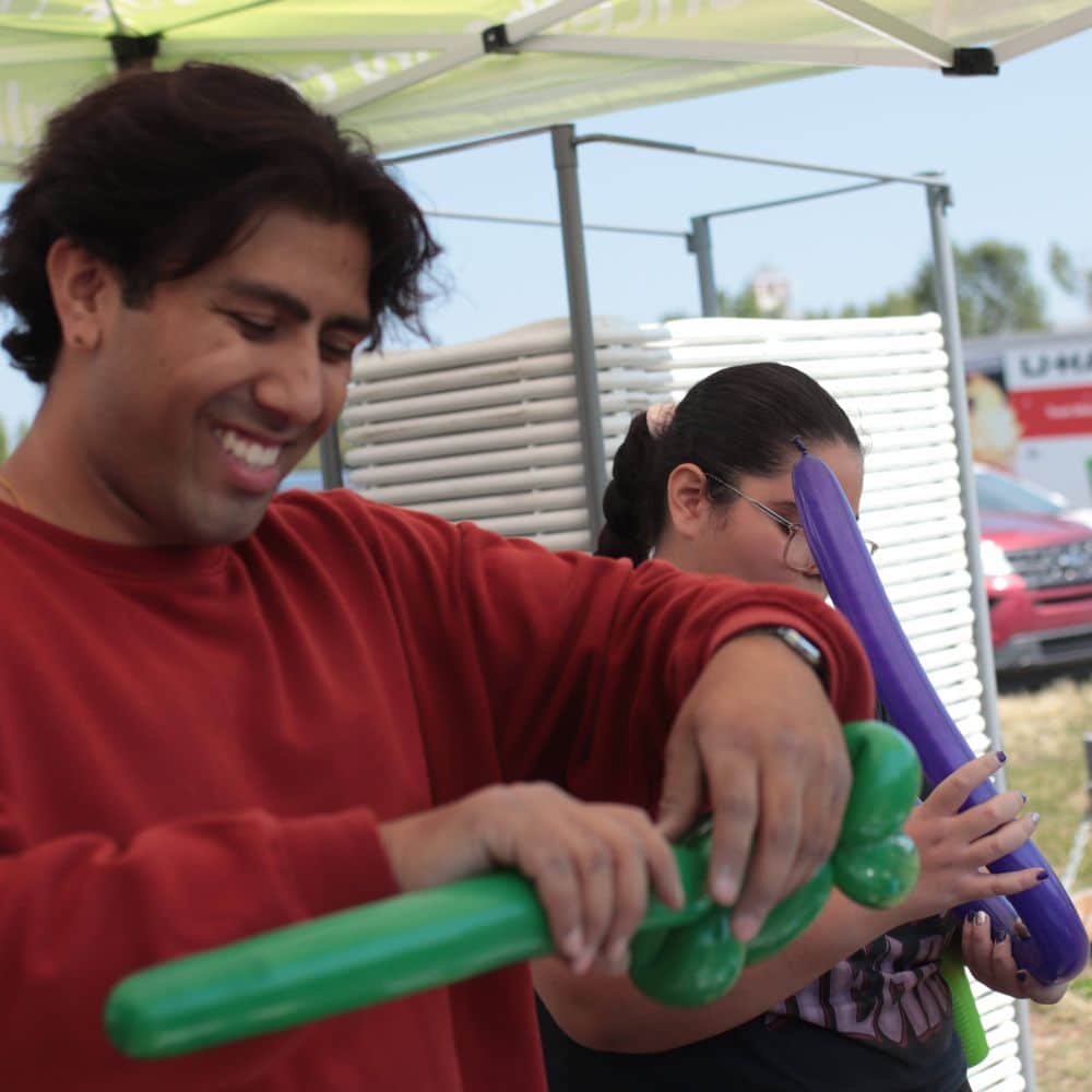 balloon twisting services Home